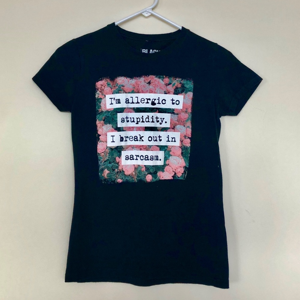 CUTE GRAPHIC TEE❣️ - Picture 2 of 3